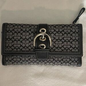 Coach Black & White Signature Wallet | NWT | Style F40584